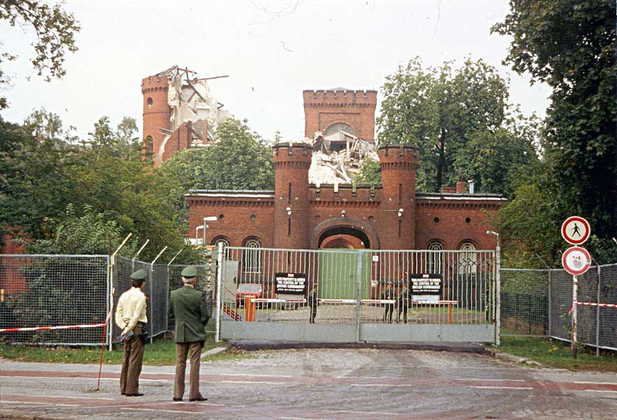 Начало разрушения тюрьмы Шпандау, сентябрь 1987 г.