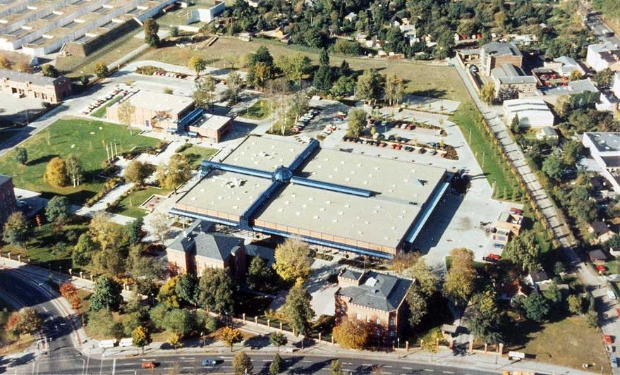 Вид на бывшую территорию тюрьмы Шпандау через 15 лет. 2002 год.
