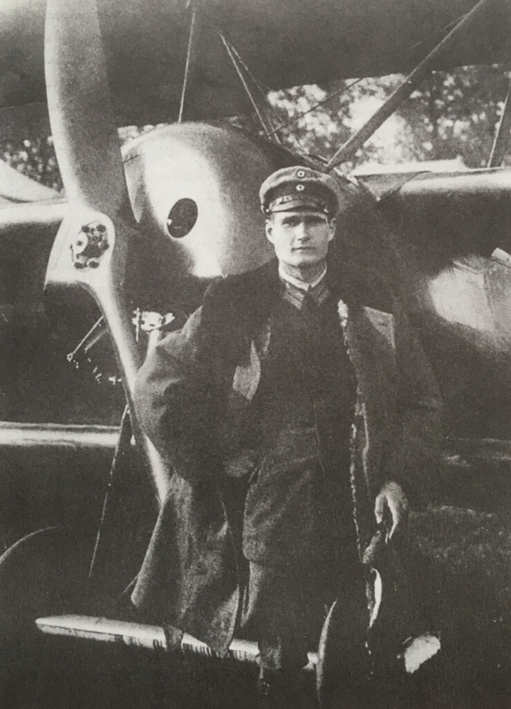 Летчик Рудольф Гесс на Западном фронте в ноябре 1918 года